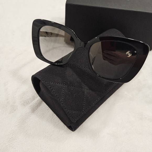 CHANEL Polarized sunglasses black frames ๐ NIB - Picture 3 of 14